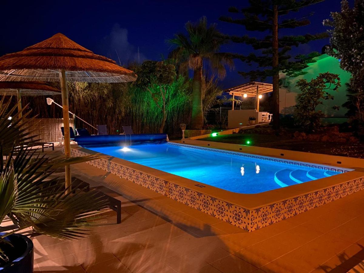 Villa Yvonne,private Pool,private Parking 1,7 Km From The Beatch Albufeira