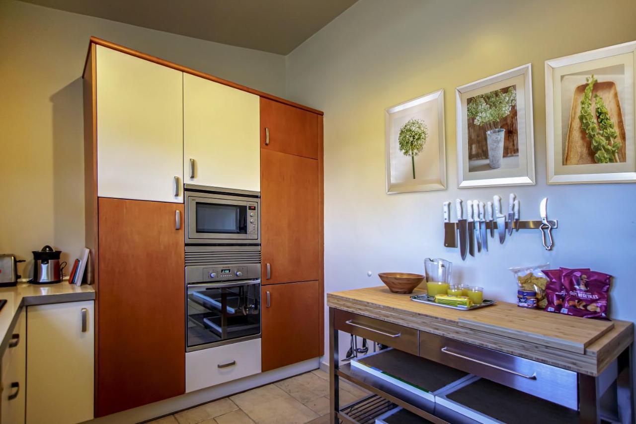 Villa Yvonne,private Pool,private Parking 1,7 Km From The Beatch Albufeira